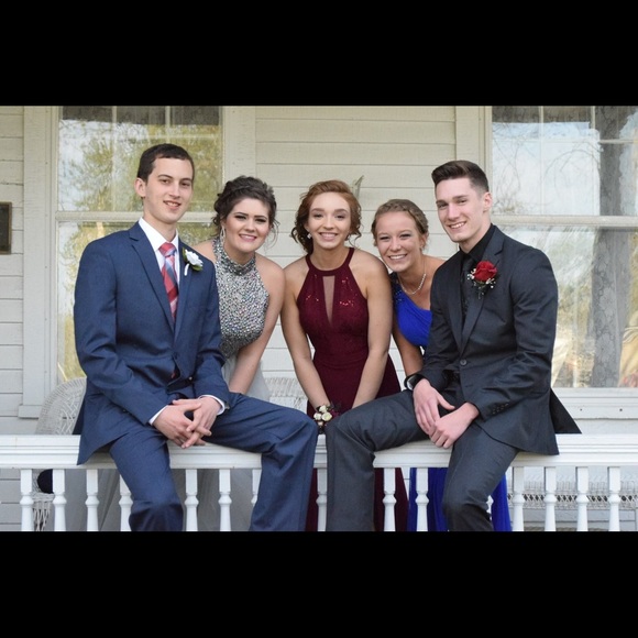 Maroon prom dress. - Picture 2 of 3